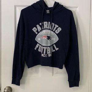 Cropped New England Patriots Sweatshirt